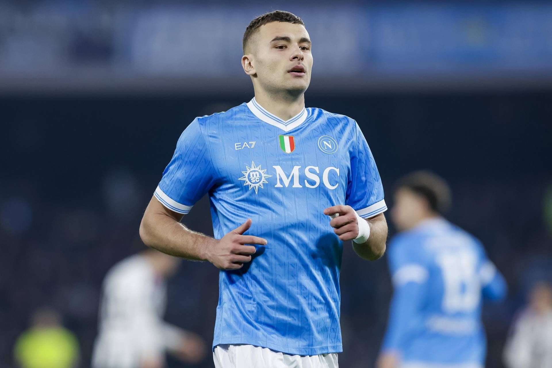 Napoli-Verona, rigore (e momentaneo 0-2) dei gialloblù tra le proteste. Cos'è successo