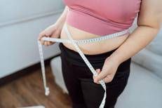 Una persona in sovrappeso