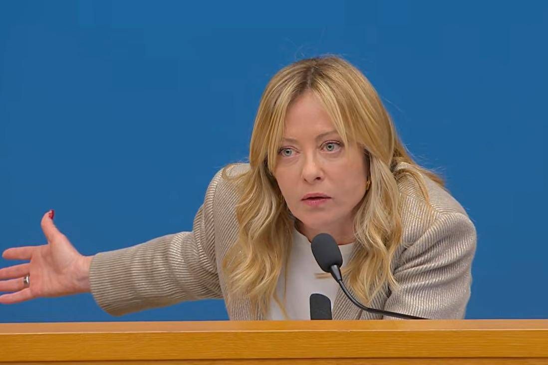 Meloni, domanda sulle tasse: "Quando pensate di farlo?". E lei risponde 'furiosa'