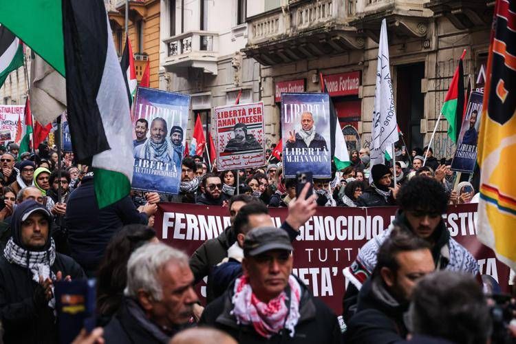 Il corteo Pro Pal di oggi a Milano - Fotogramma /Ipa