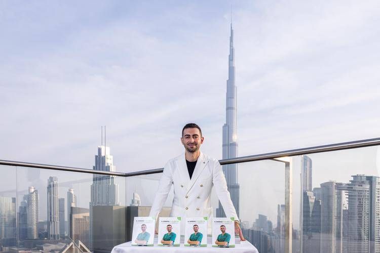 Presentato il libro “ Il sorriso ti fa bella” del Dott. Giuseppe Galullo (Autore).