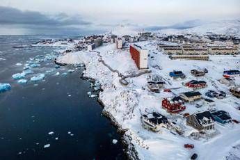 Edifici innevati a Nuuk, in Groenlandia (Afp) 