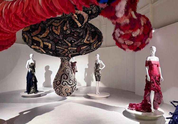 A Roma 'Venus', l'artista Vasconcelos 'rilegge' la moda di Valentino