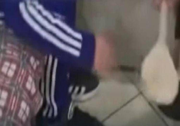 Uno screenshot del video virale