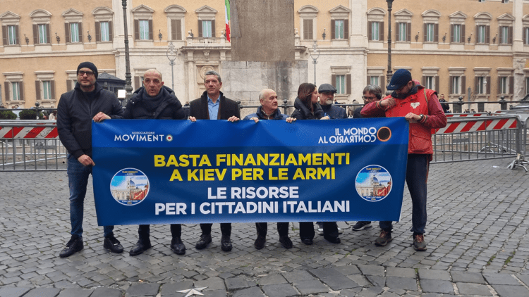 Team Vannacci con striscione no soldi a Kiev, puntano su Ziello e Sasso per no a risoluzione