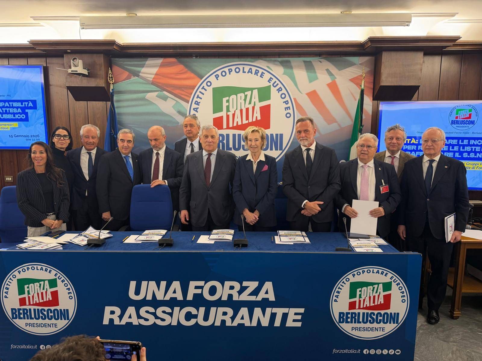 Sanità, Fi: "Eliminare incompatibilità medici Ssn per ridurre liste d'attesa e gettonisti"