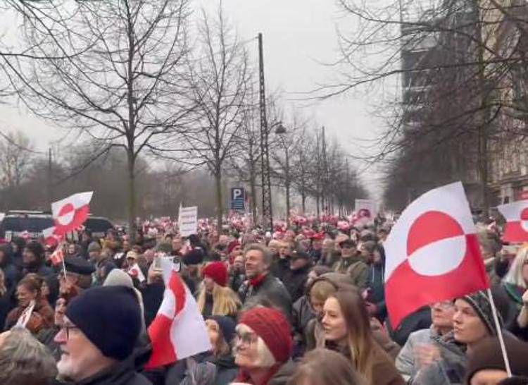 I manifestanti in piazza a Copenaghen 