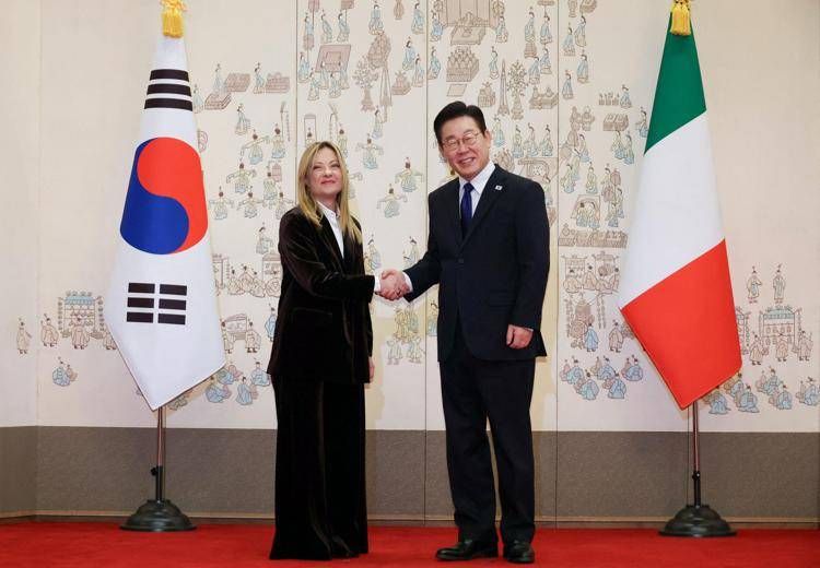 Giorgia Meloni e Lee Jae-Myung - (Afp)