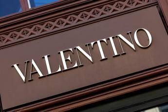 Valentino, quel rosso simbolo di eleganza che racchiude la storia della maison