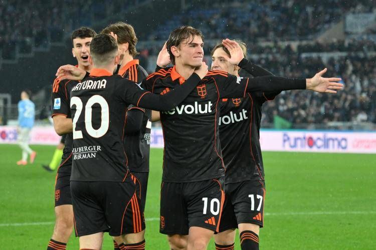 Lazio-Como 0-3, Fabregas vola al sesto posto e l'Olimpico fischia - Rivivi la partita