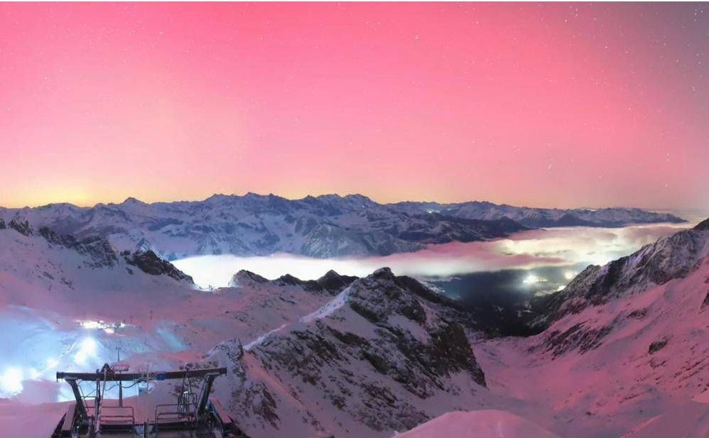 Tempesta solare colpisce la Terra, è la più potente degli ultimi 20 anni: e l'aurora boreale illumina i cieli