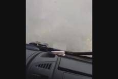 Maltempo, paura nel Messinese: ambulanza travolta dall'onda durante i soccorsi - Video