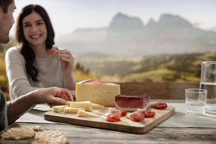 Il modo migliore per conservare i salumi e i formaggi stagionati