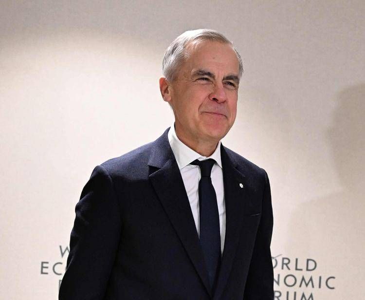 Mark Carney diventa l'idolo degli anti-Trump a Davos (e Lutnick riceve fischi)