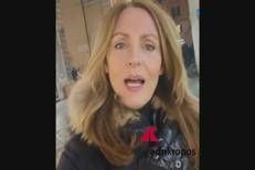 Valentino, commozione e fiori bianchi alla camera ardente - Videonews della nostra inviata