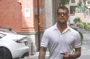 Caso Signorini, Corona e la denuncia di Mediaset: "Contro di me nuovo editto bulgaro, io li rovino"