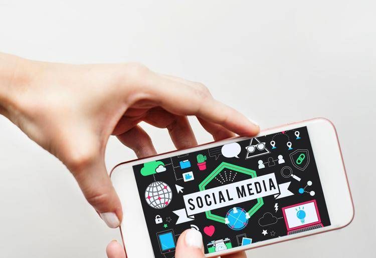 Social e under 15 - ()