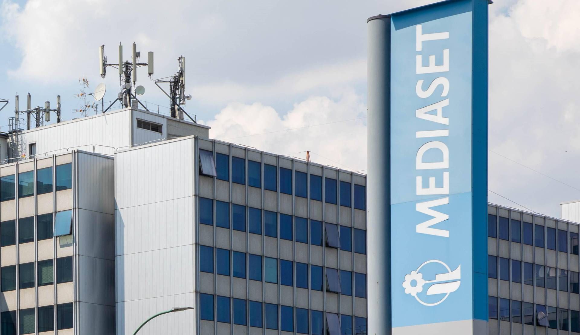 Mediaset dopo il video di Corona: "Libertà di espressione non è libertà di diffamazione e gogna mediatica"