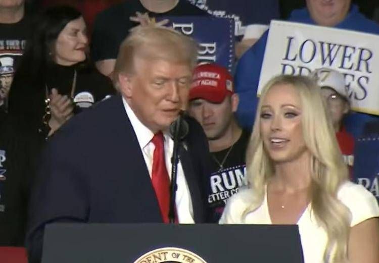 Trump e la sostenitrice