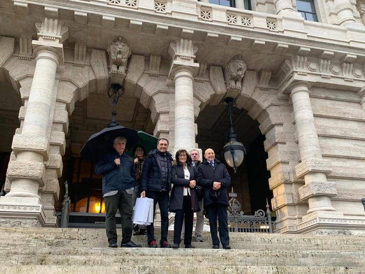 Referendum, comitato 15 promotori: depositate in Cassazione oltre 550mila firme