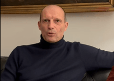 Fumo, Massimiliano Allegri firma per aumentare prezzo sigarette: 