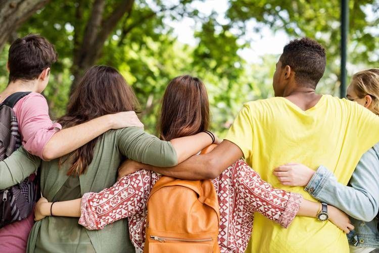 Gruppo di giovani - ()