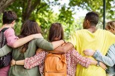 Gruppo di giovani - ()