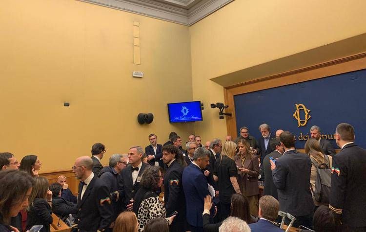 La protesta in sala stampa alla Camera