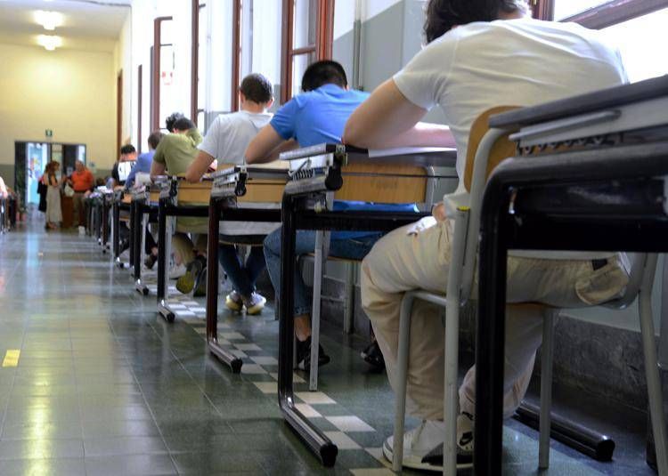 Studenti durante la maturità - (Ipa)