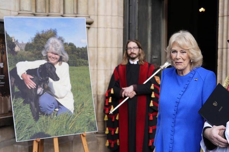 Camilla alla cerimonia per commemorare Jilly Cooper - Ipa