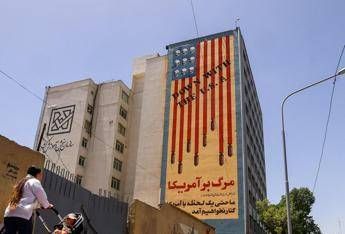 Iran, murales anti Usa a Teheran - Afp