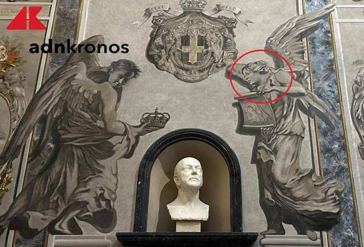 L'angelo con il volto di Meloni nella basilica di San Lorenzo in Lucina a Roma - Adnkronos