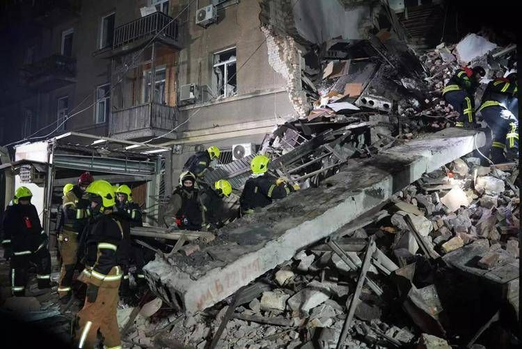 Ucraina, Russia attacca: la mini tregua non esiste più. Colloqui confermati a Abu Dhabi