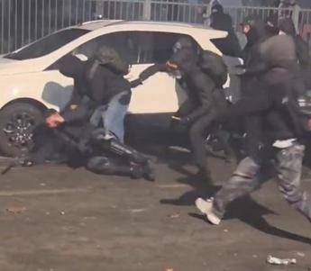 Un momento dell'aggressione