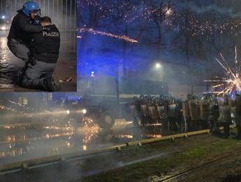 In alto a sinistra i due agenti aggrediti (foto Questura di Pescara),  a destra gli scontri di ieri a Torino (Ipa)