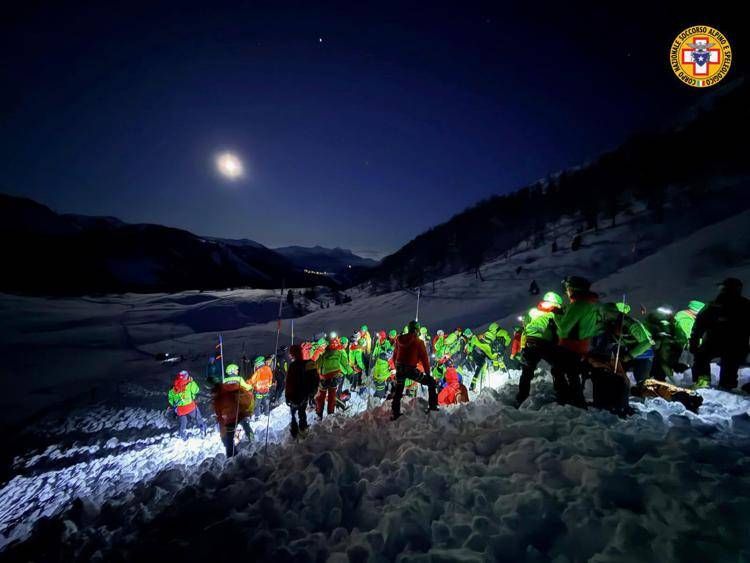 Le ricerche (foto Soccorso Alpino)