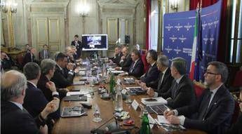 Il ministro dell'Agricoltura Francesco Lollobrigida durante il tavolo  vitivinicolo