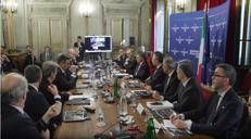 Il ministro dell'Agricoltura Francesco Lollobrigida durante il tavolo  vitivinicolo