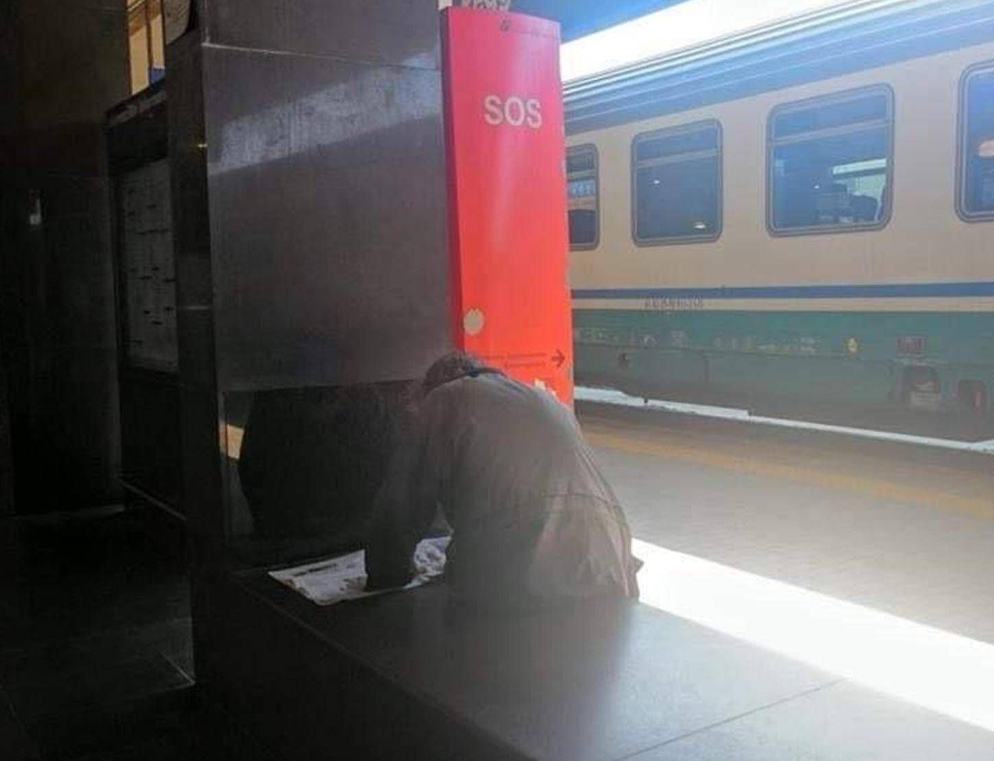 Choc a Roma, lite tra clochard: cosparge il rivale di alcol e gli dà fuoco