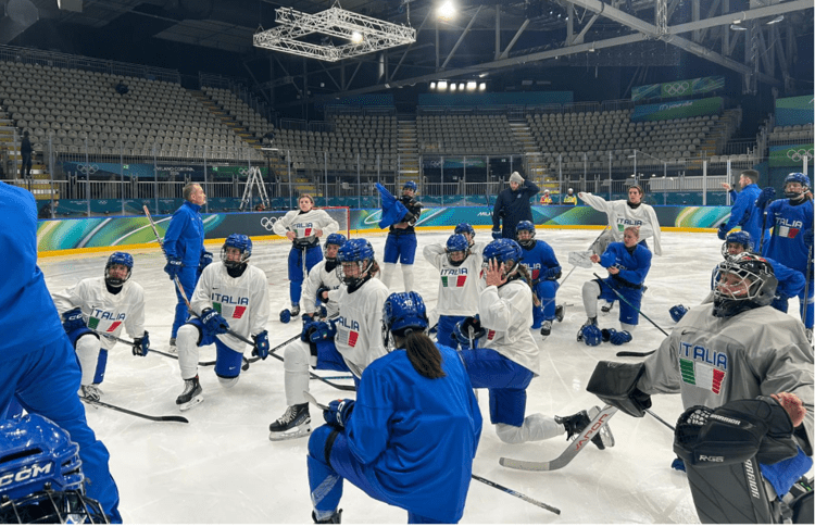 Milano-Cortina, a testa alta sul ghiaccio: domani l’Italia femminile dell’hockey inizia il sogno olimpico contro la Francia
