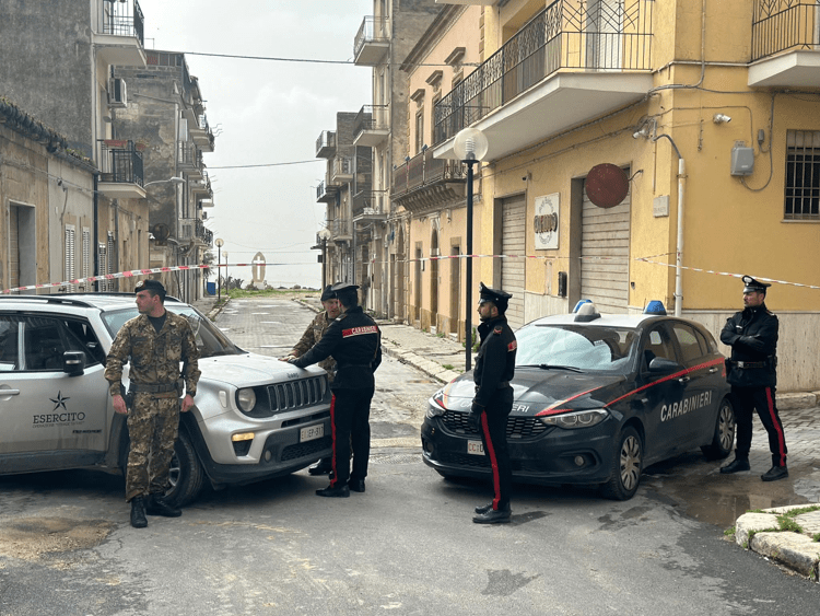 L'Esercito impegnato a Niscemi con i Carabinieri