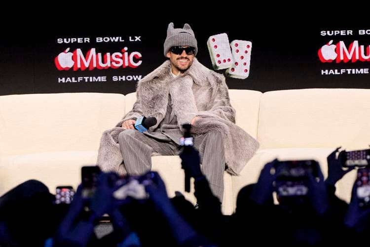 Bad Bunny f(oto Apple Music Super Bowl LX Halftime Show)