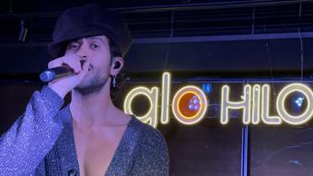 Mahmood, show a sorpresa all'Armani Privé per glo Hilo