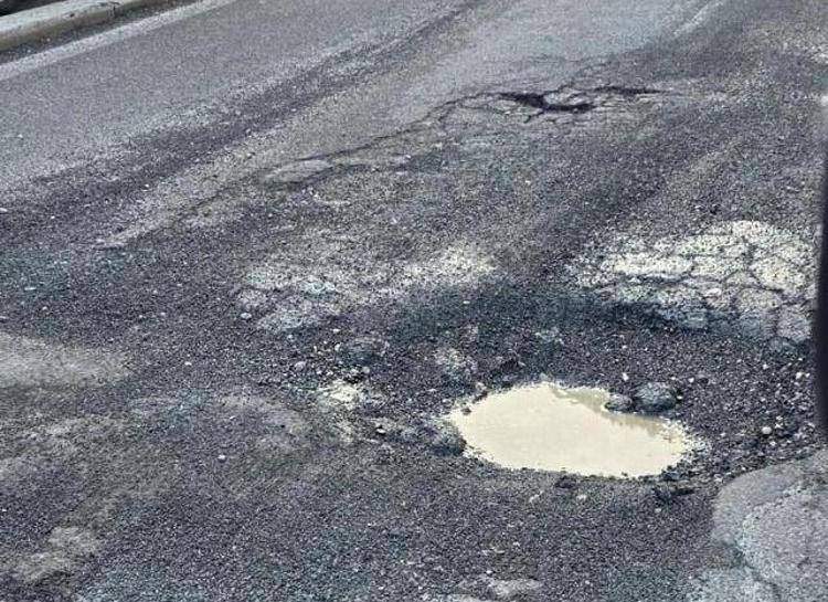 Buche su corsia preferenziale in via Gregorio VII a Roma, Segnalini: 