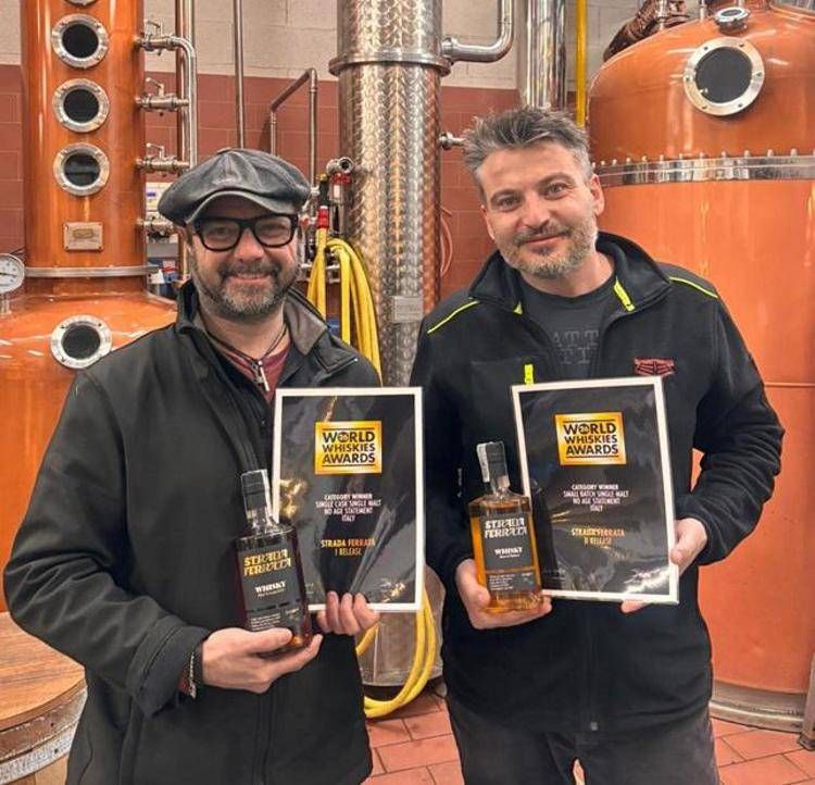 L’eccellenza del whisky italiano trionfa a Londra, doppio oro per Strada Ferrata ai World Whiskies Awards