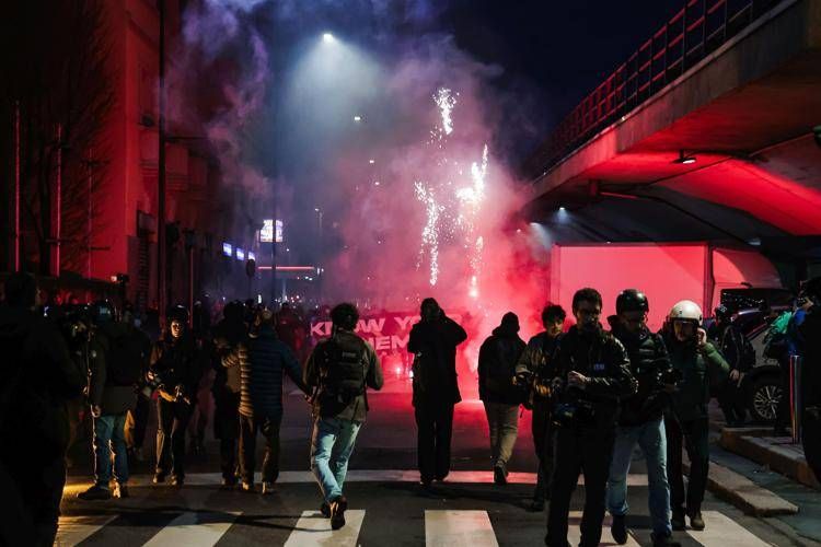 Scontri a Milano - (Ipa)