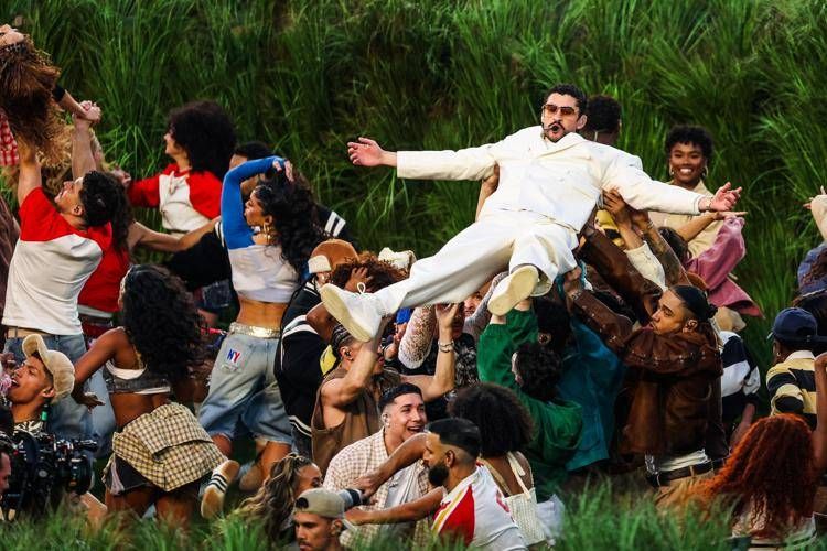 Bad Bunny all'halftime show del Super Bowl (Ipa/Fotogramma) 