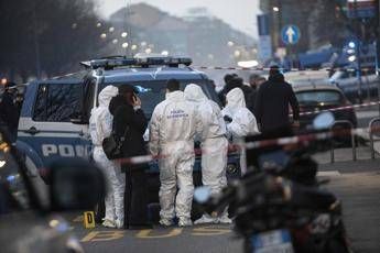 Milano, polizia scientifica sul luogo della sparatoria in zona Rogoredo - Fotogramma /Ipa