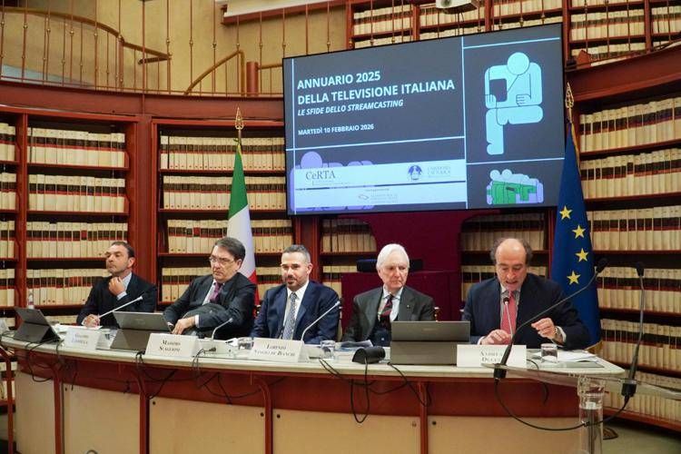 Annuario 2025, la tv resta centrale con 19,6 mln di spettatori nel prime time e oltre 8,7 mln nel giorno medio