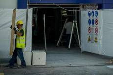 Operai in un cantiere (Fotogramma)